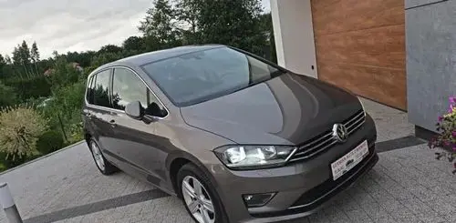 VOLKSWAGEN Golf Sportsvan 