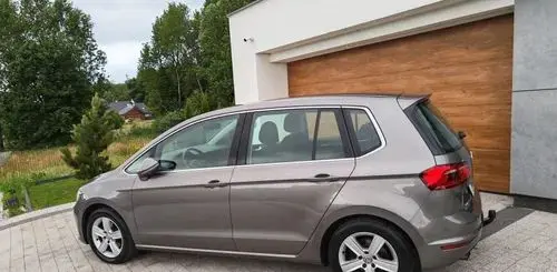VOLKSWAGEN Golf Sportsvan 