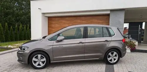 VOLKSWAGEN Golf Sportsvan 