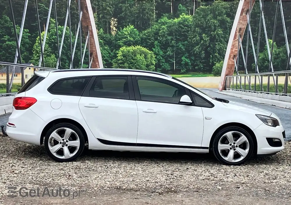 OPEL Astra 1.4 Turbo Color Edition