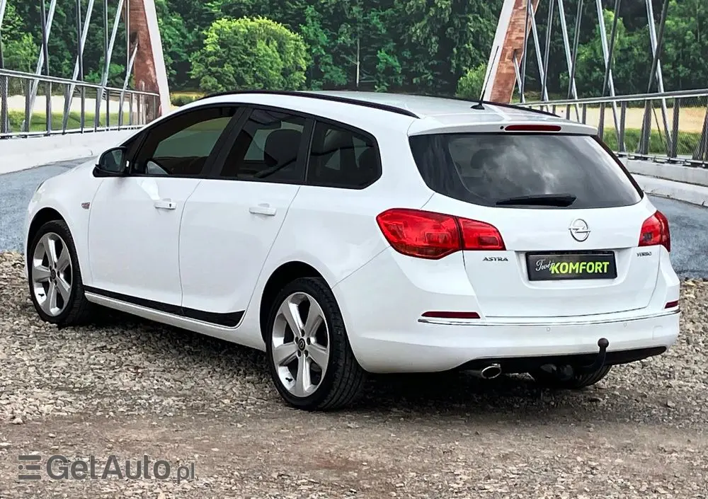 OPEL Astra 1.4 Turbo Color Edition