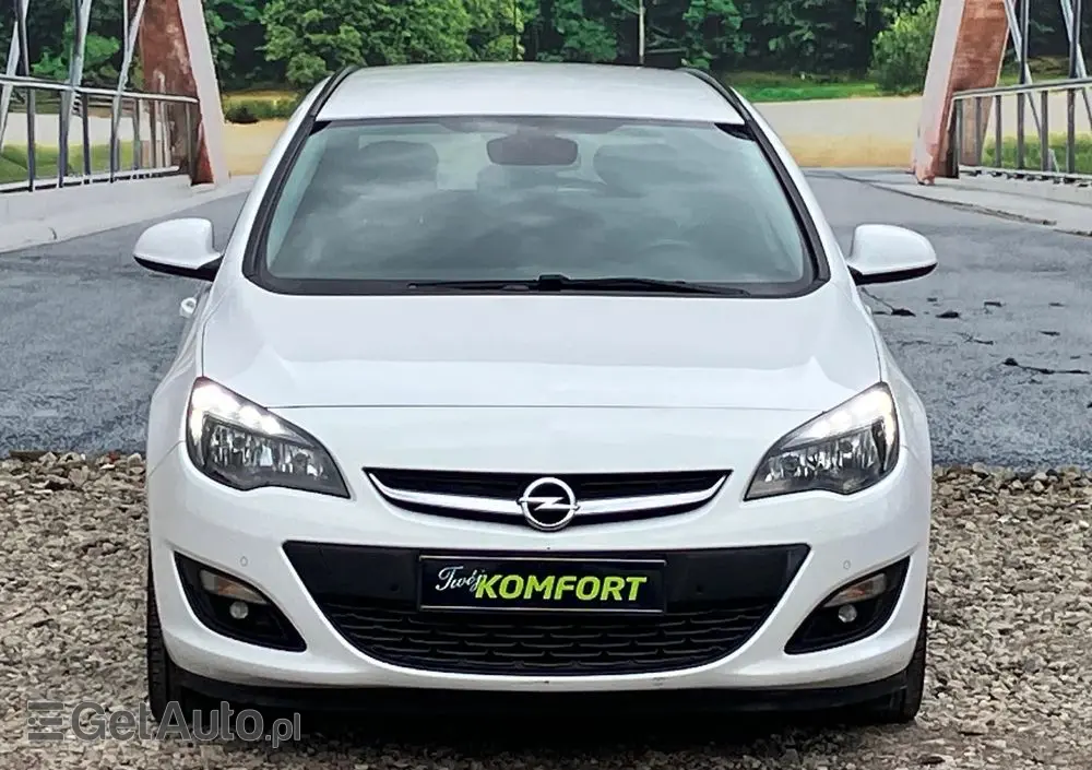 OPEL Astra 1.4 Turbo Color Edition