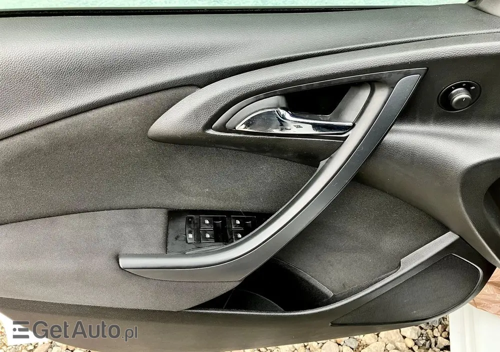 OPEL Astra 1.4 Turbo Color Edition