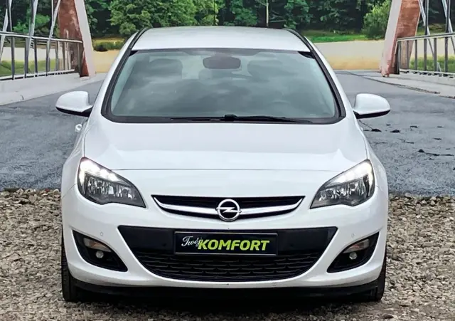 OPEL Astra 1.4 Turbo Color Edition