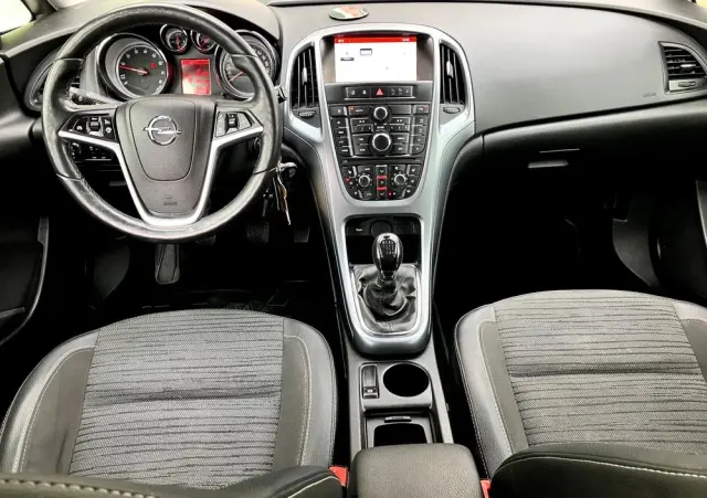 OPEL Astra 1.4 Turbo Color Edition