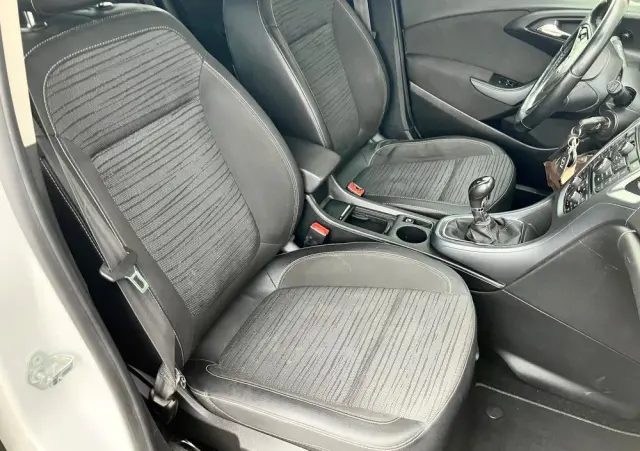 OPEL Astra 1.4 Turbo Color Edition