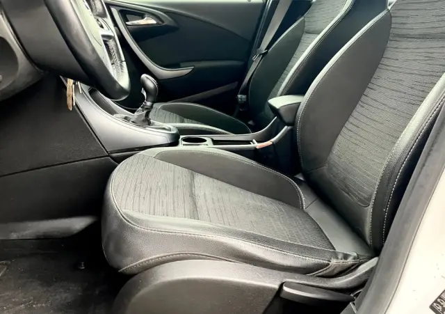 OPEL Astra 1.4 Turbo Color Edition