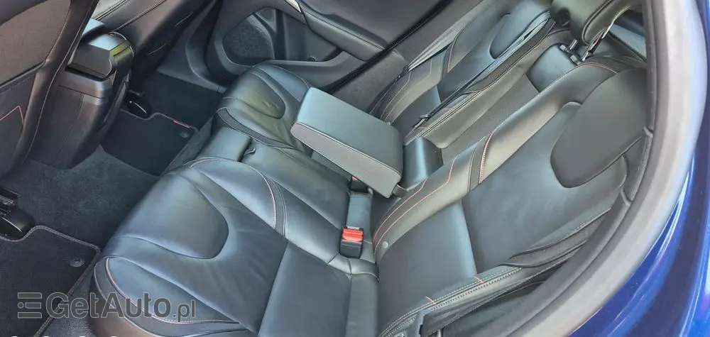 VOLVO V40 D4 Ocean Race