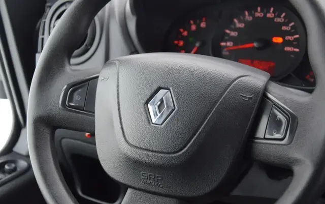 RENAULT MASTER / 2.3 - 150 KM / BRYGADÓWKA / DOKA / 7 OSOBOWY / DOSTAWCZE / BLASZAK / KLIMA / TEMPOMAT / HAK / SPROWADZONY 