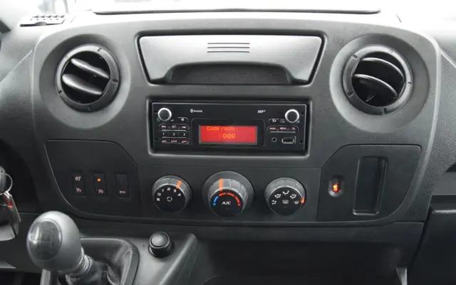 RENAULT MASTER / 2.3 - 150 KM / BRYGADÓWKA / DOKA / 7 OSOBOWY / DOSTAWCZE / BLASZAK / KLIMA / TEMPOMAT / HAK / SPROWADZONY 