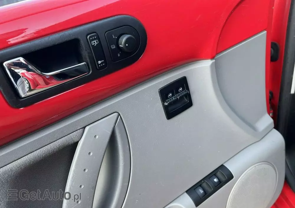 VOLKSWAGEN New Beetle 1.6