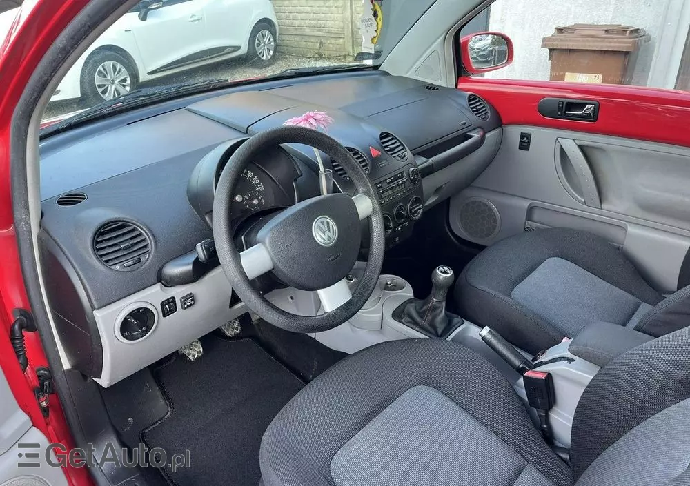 VOLKSWAGEN New Beetle 1.6