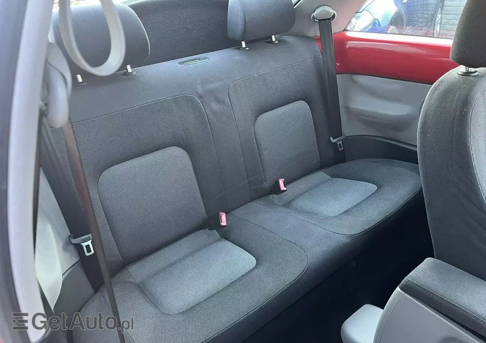 VOLKSWAGEN New Beetle 1.6