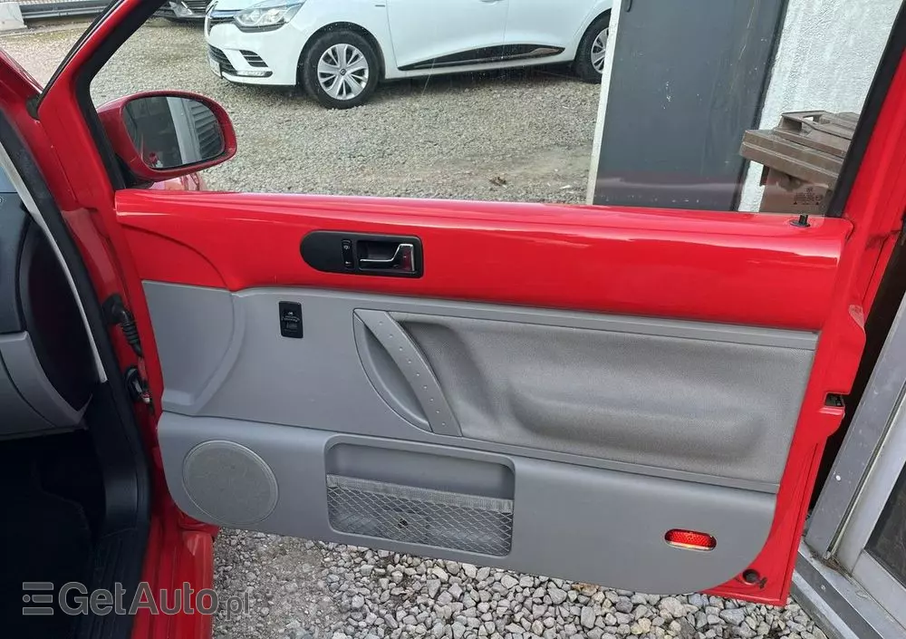 VOLKSWAGEN New Beetle 1.6