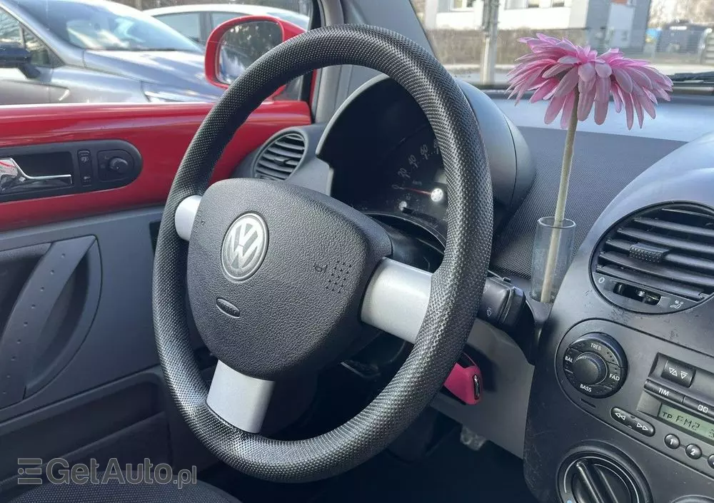 VOLKSWAGEN New Beetle 1.6