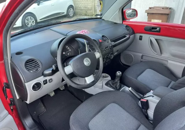 VOLKSWAGEN New Beetle 1.6