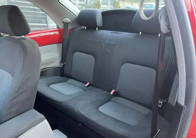 VOLKSWAGEN New Beetle 1.6