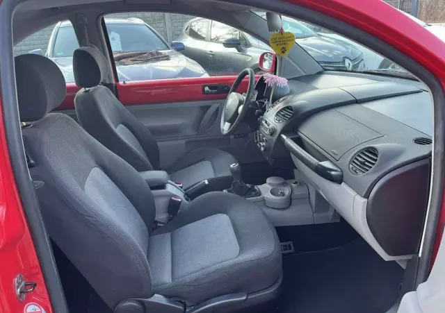 VOLKSWAGEN New Beetle 1.6