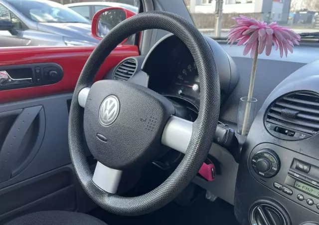 VOLKSWAGEN New Beetle 1.6