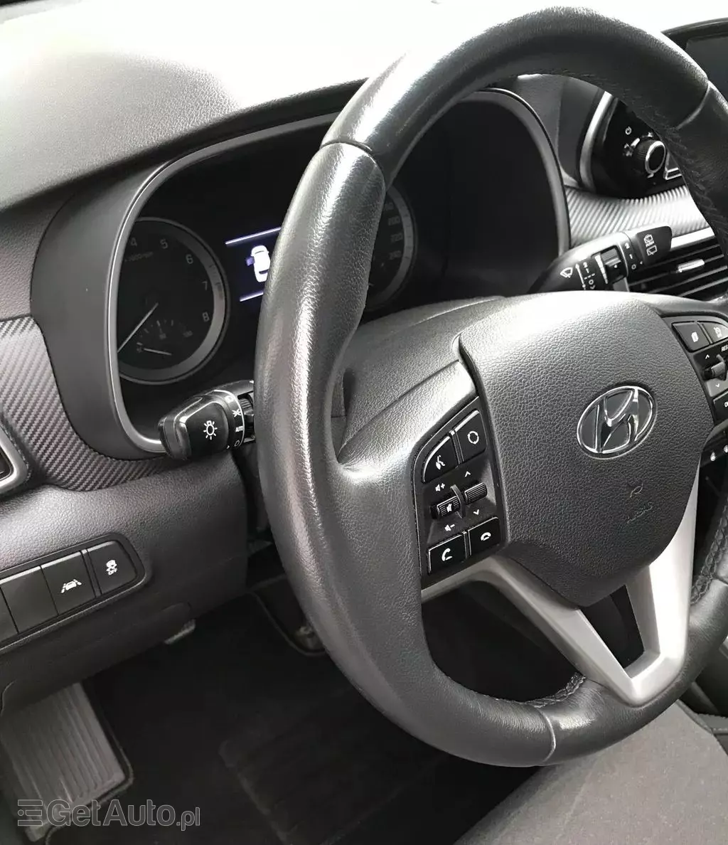HYUNDAI Tucson 