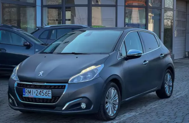 PEUGEOT 208 