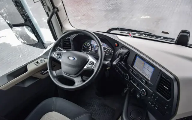 FORD F-MAX 500 / RETARDER / KLIMATYZACJA POSTOJOWA / ACC / NAWIGACJA / KLIMA / LEDY / 2 ZBIORNIKI / FULL SPILERY / 2023 / NISKI PRZEBIEG / FULL OPCJA / GWARANCJA PRODUCENTA / SERWISOWANY / SPROWADZONY 