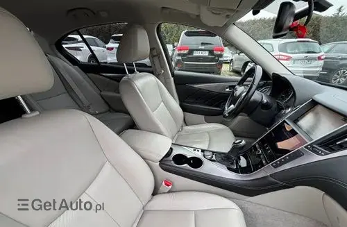 INFINITI Q50 