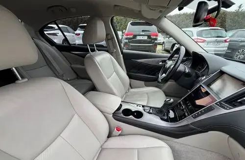 INFINITI Q50 
