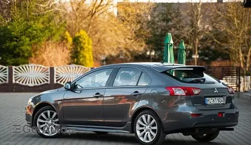 MITSUBISHI Lancer 