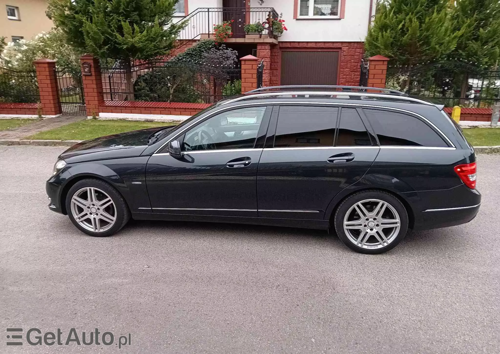 MERCEDES-BENZ Klasa C 220 T CDI DPF (BlueEFFICIENCY) Avantgarde