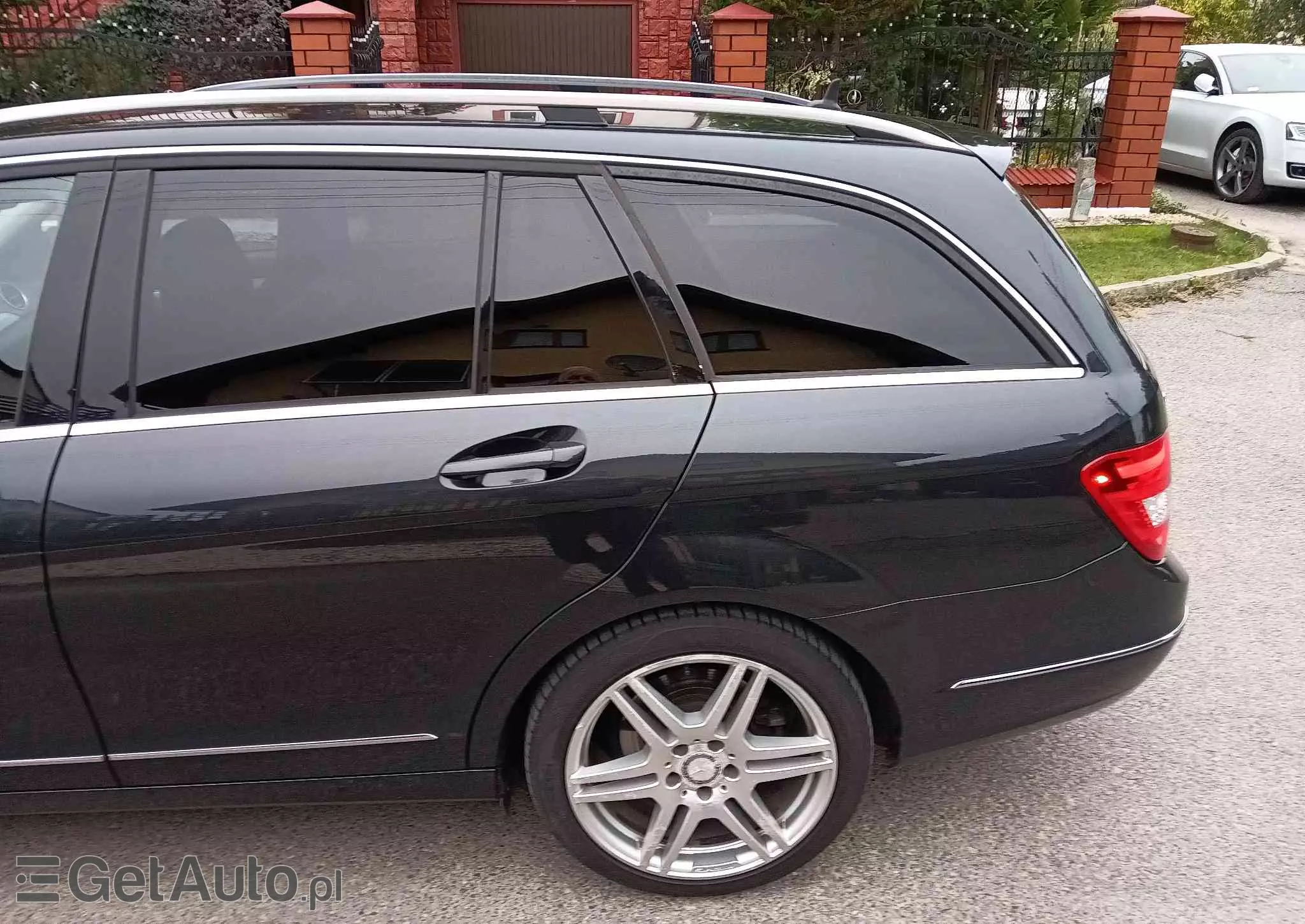 MERCEDES-BENZ Klasa C 220 T CDI DPF (BlueEFFICIENCY) Avantgarde