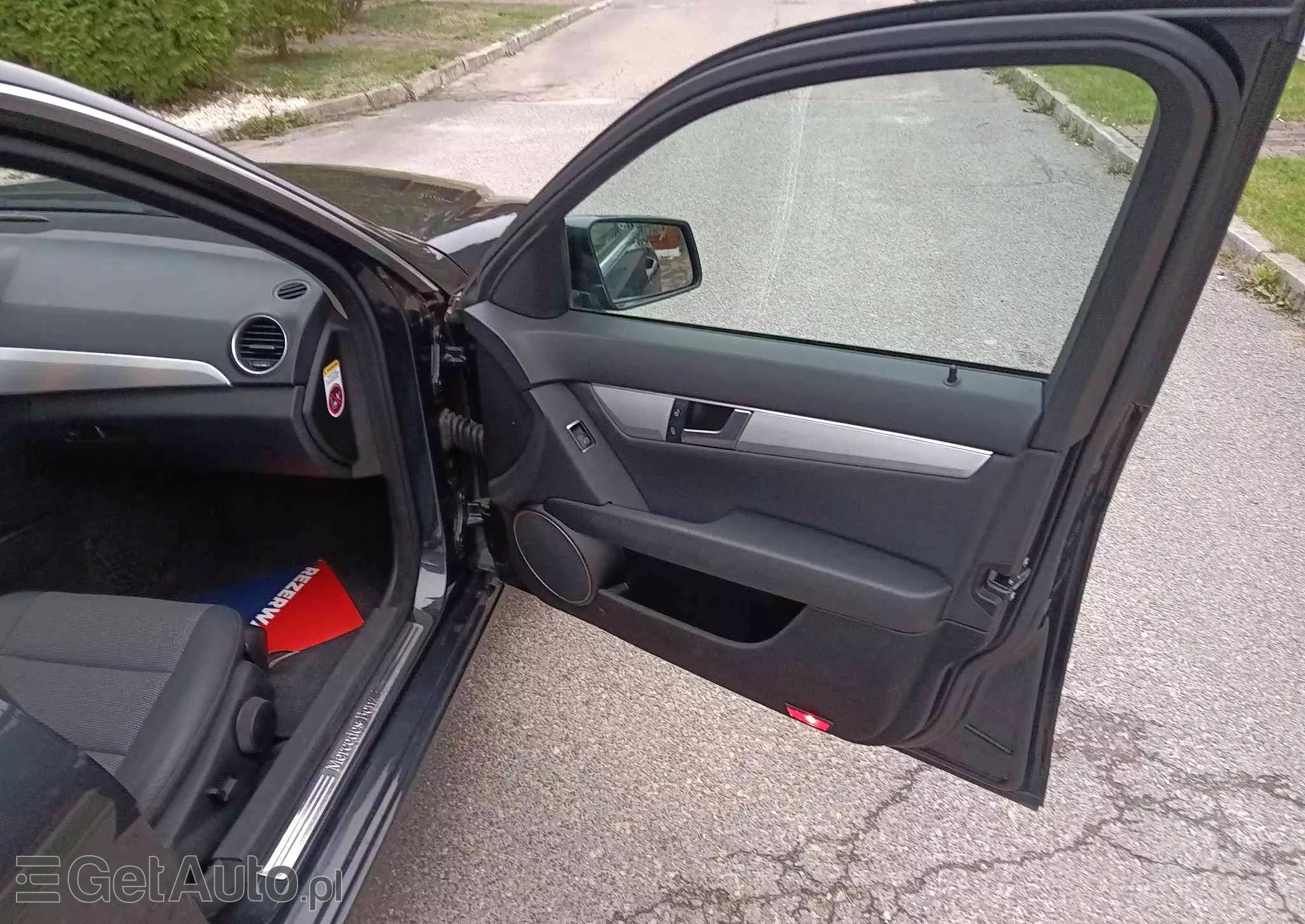 MERCEDES-BENZ Klasa C 220 T CDI DPF (BlueEFFICIENCY) Avantgarde