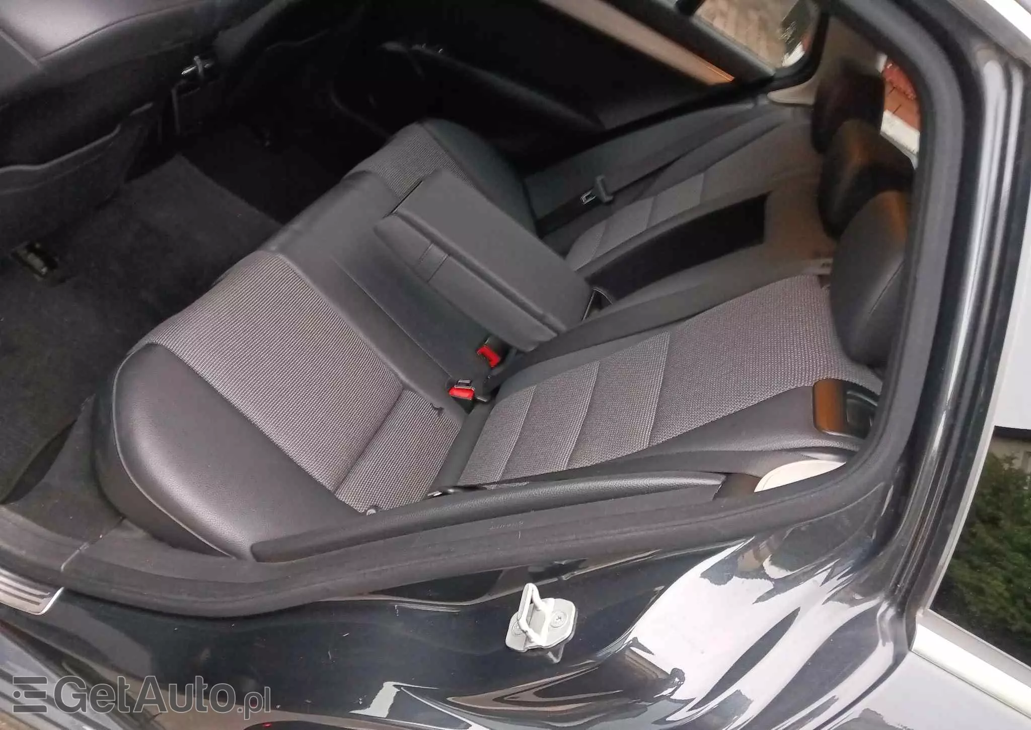 MERCEDES-BENZ Klasa C 220 T CDI DPF (BlueEFFICIENCY) Avantgarde