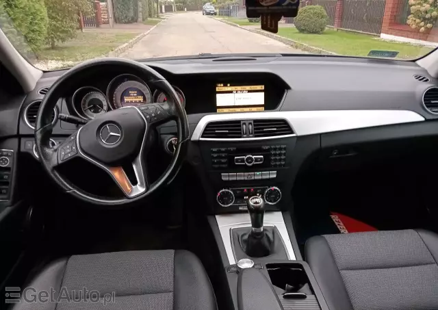 MERCEDES-BENZ Klasa C 220 T CDI DPF (BlueEFFICIENCY) Avantgarde