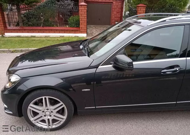 MERCEDES-BENZ Klasa C 220 T CDI DPF (BlueEFFICIENCY) Avantgarde