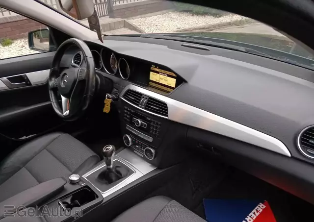 MERCEDES-BENZ Klasa C 220 T CDI DPF (BlueEFFICIENCY) Avantgarde