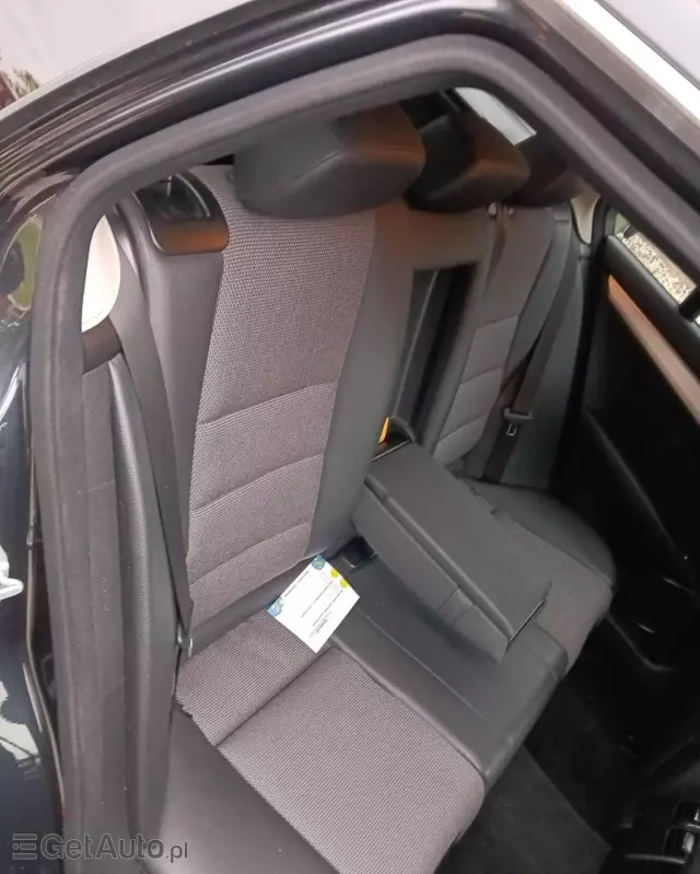 MERCEDES-BENZ Klasa C 220 T CDI DPF (BlueEFFICIENCY) Avantgarde