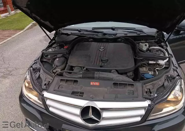 MERCEDES-BENZ Klasa C 220 T CDI DPF (BlueEFFICIENCY) Avantgarde