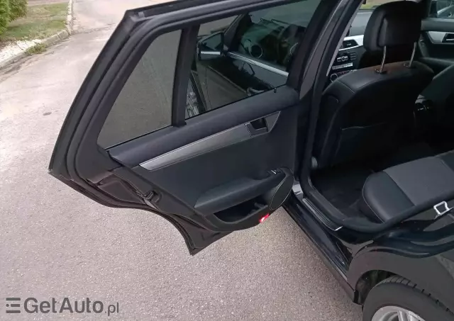 MERCEDES-BENZ Klasa C 220 T CDI DPF (BlueEFFICIENCY) Avantgarde