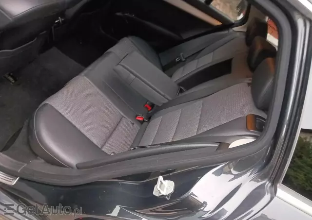 MERCEDES-BENZ Klasa C 220 T CDI DPF (BlueEFFICIENCY) Avantgarde