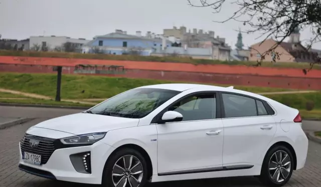 HYUNDAI IONIQ 