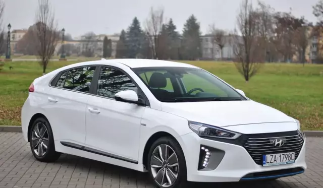 HYUNDAI IONIQ 