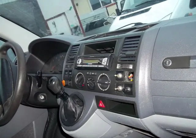 VOLKSWAGEN Transporter 