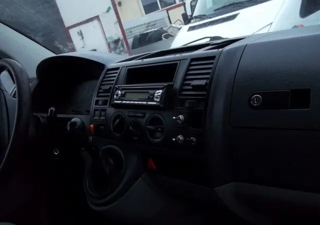 VOLKSWAGEN Transporter 