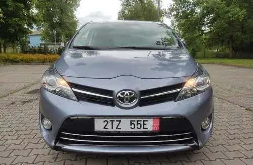 TOYOTA Verso 