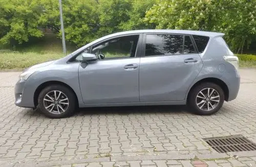 TOYOTA Verso 