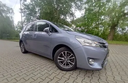TOYOTA Verso 