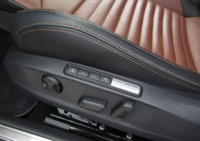 VOLKSWAGEN Passat 2.0 TSI Elegance DSG