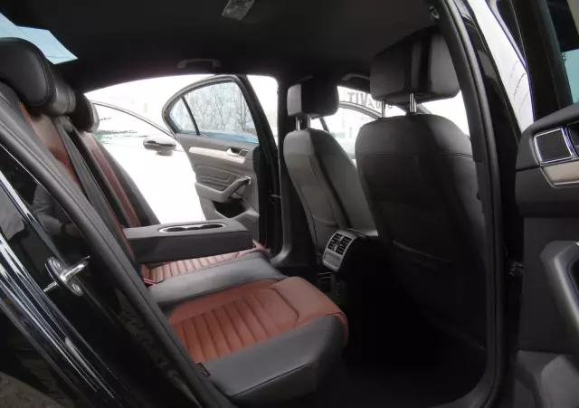 VOLKSWAGEN Passat 2.0 TSI Elegance DSG