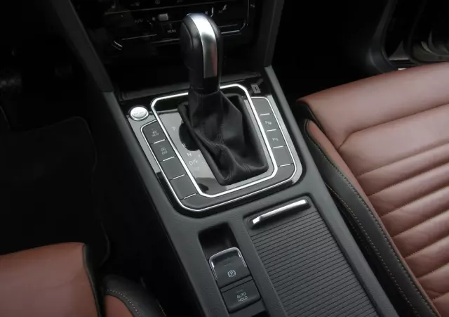 VOLKSWAGEN Passat 2.0 TSI Elegance DSG